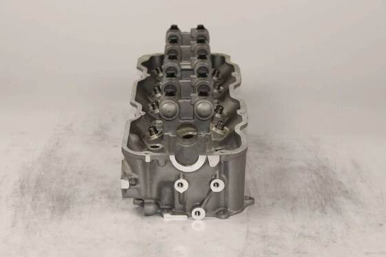 Buen precio Culata nueva Z24 8V apta para motor Nissan Z24 2.4L en línea