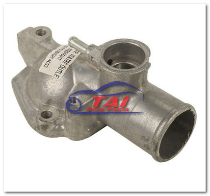 Buen precio ME015017 Refrigerante de termostato de la carcasa para Mitsubishi 4D32 salida de agua en línea