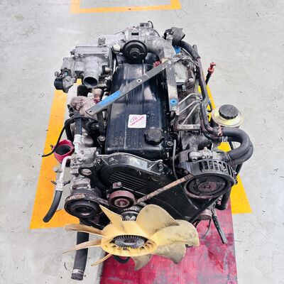Motor diesel 1HD-FTE 24V DOHC Turbo Intercooler 205HP / 430N · m Torque con bloque de hierro fundido reforzado para Toyota Land Cruiser & Coaster Bus