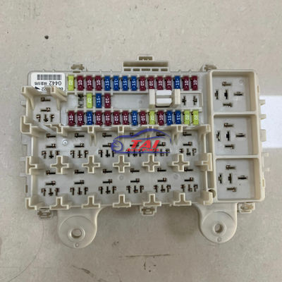 Buen precio ISUZU 700P piezas usadas del motor 8-98067619-1 caja de fusibles nueva y original en línea